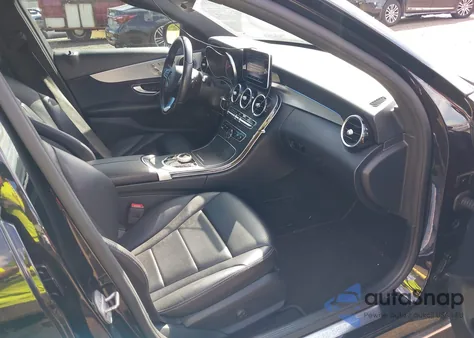 2018 Mercedes-Benz C 300 4Matic из США, поврежденный, VIN 55SWF4KB2JU280858